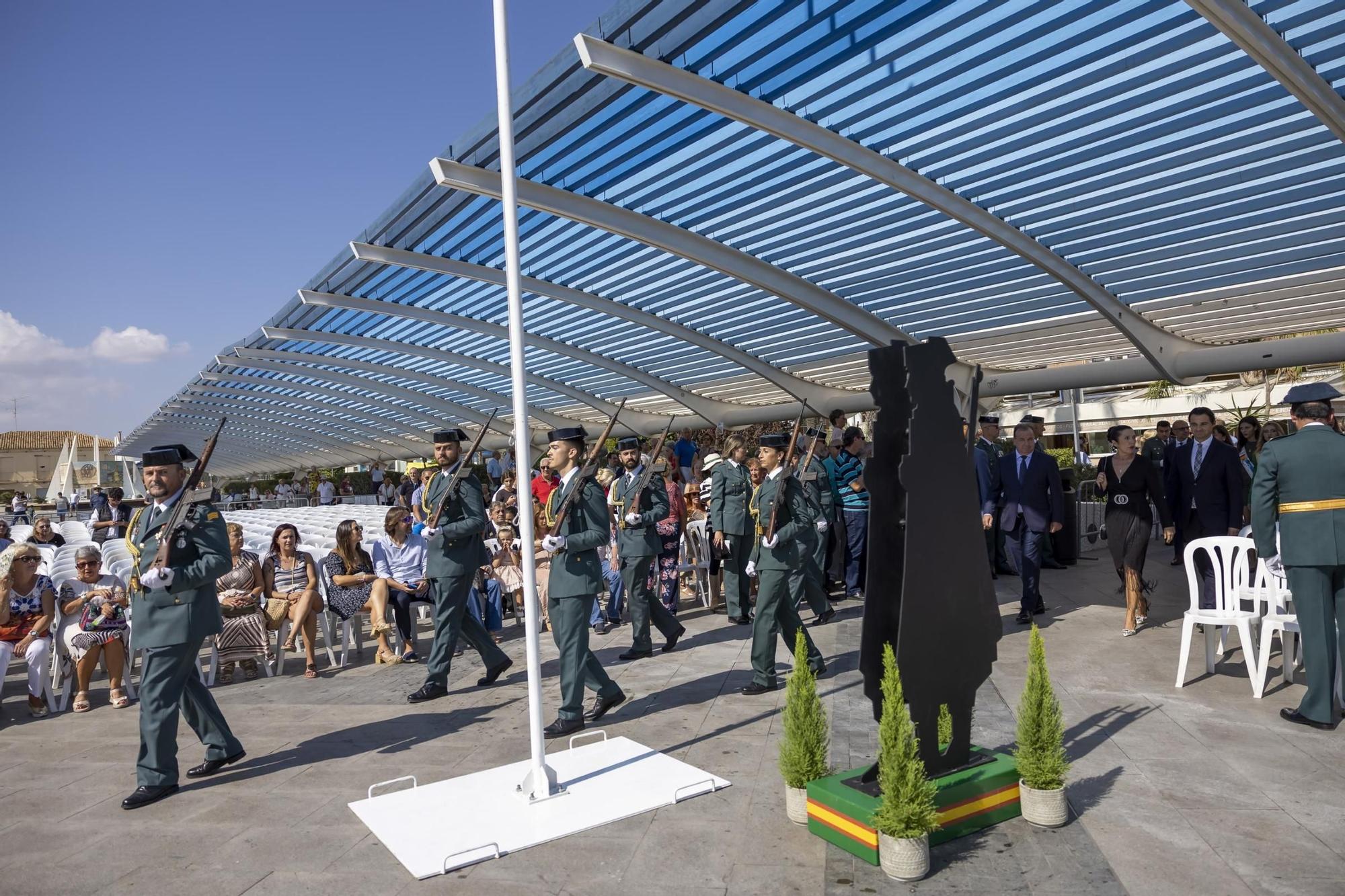 Misa en honor a la patrona la Virgen del Pilar y acto castrense por la Fiesta Nacional de la Guardia Civil de Torrevieja