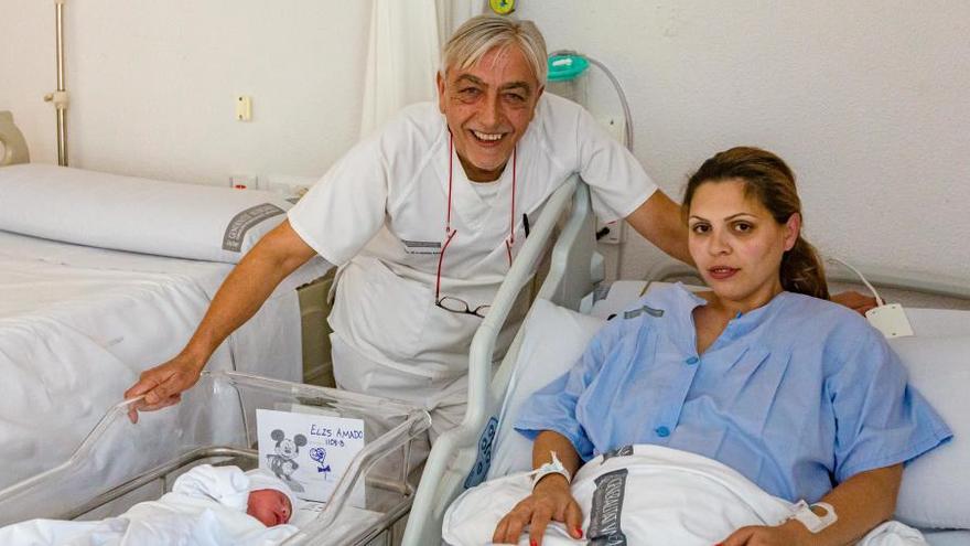 El primer bebé que ha nacido en 2020 en el Hospital de la Marina Baixa.