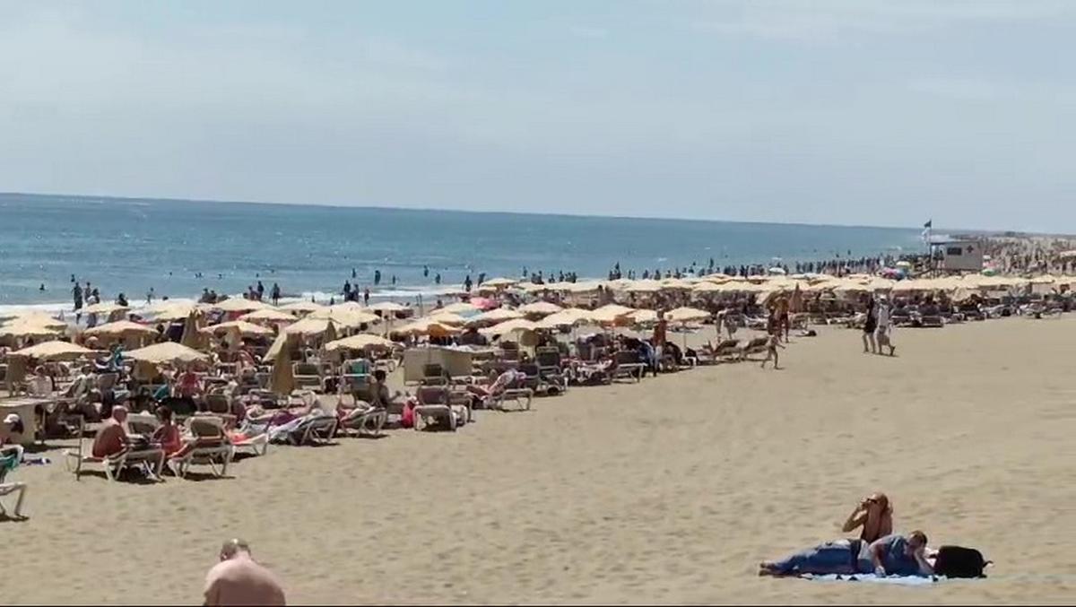 Imagen de la Playa del Inglés durante la Semana Santa 2024.