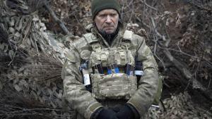 Soldado ucraniano en el frente de la ciudad de Lugansk