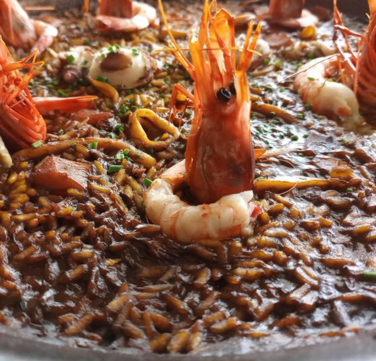 Detalle del ‘arròs de gambes de Sóller i sipió’.