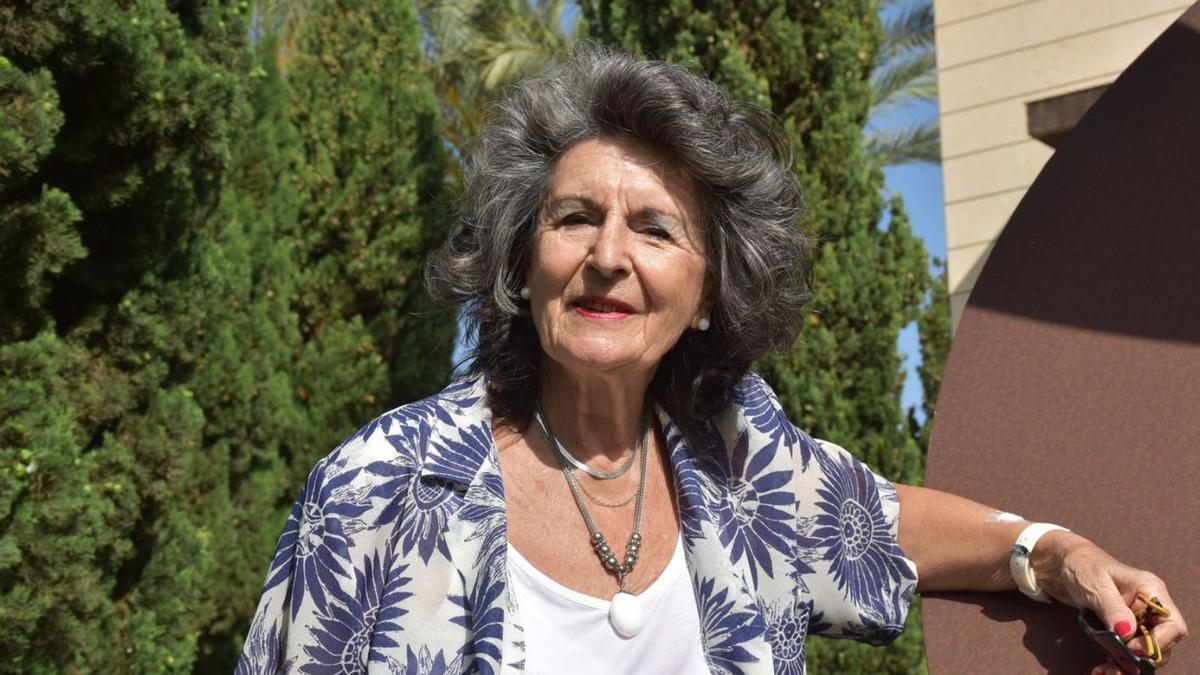 La psicóloga Alicia Crosa en los jardines de Diario de Ibiza.