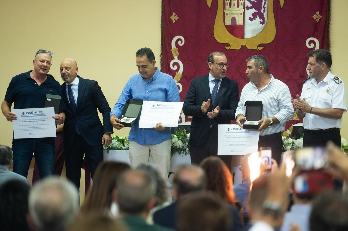 Galería | Así ha sido la entrega de distinciones a los agentes de la Policía Local de Cáceres por la festividad de la Virgen del Carmen