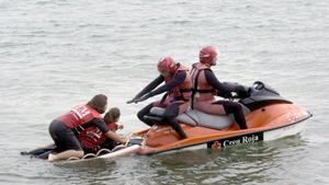 Imagen de archivo de un rescate de la Cruz Roja en el mar. 