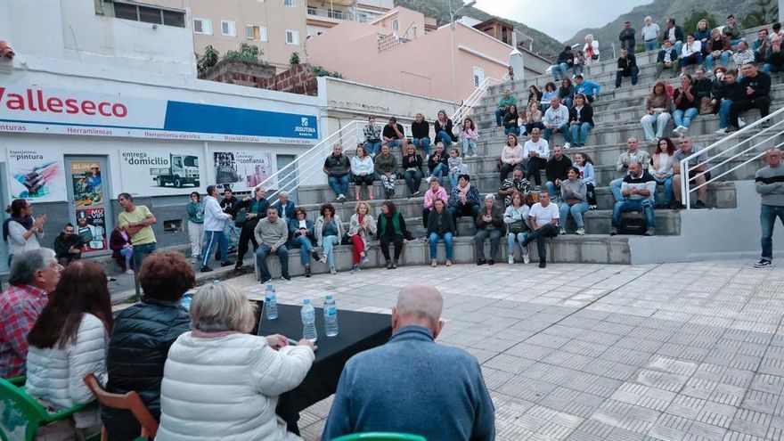 Valleseco recoge firmas para exigir que se prohíban perros en la playa de Acapulco