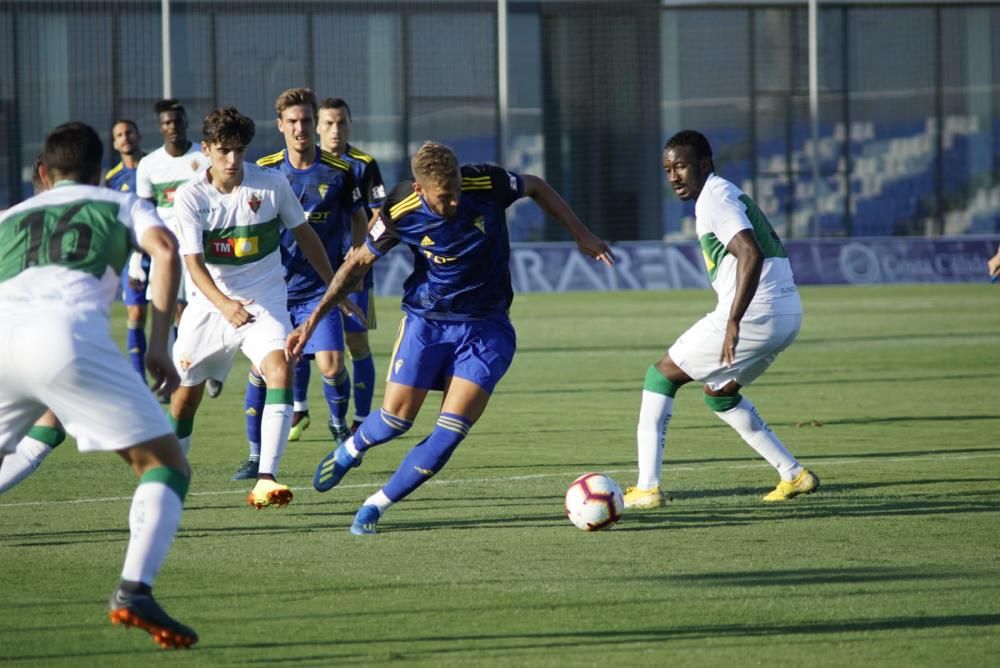 El Elche pierde contra el Cádiz en su primer partido de pretemporada.