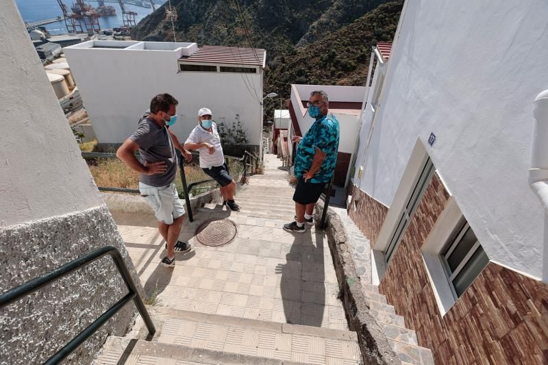 Vecinos de Cueva Bermeja alerta de diferentes carencias en su barrio