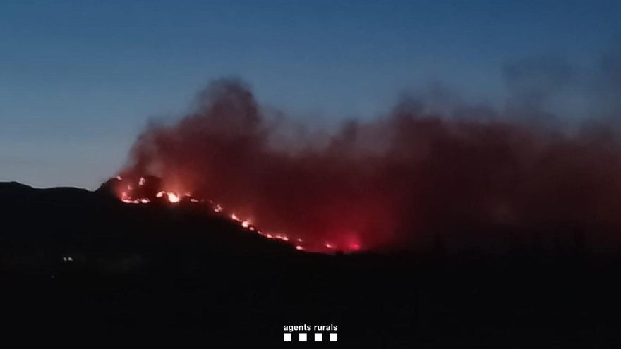 El fum de l’incendi de Paüls a Tarragona arriba fins a València