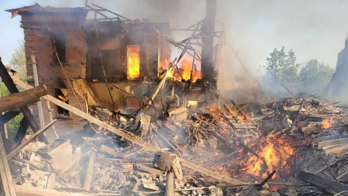 Una imagen de la escuela bombardeada en Lugansk.