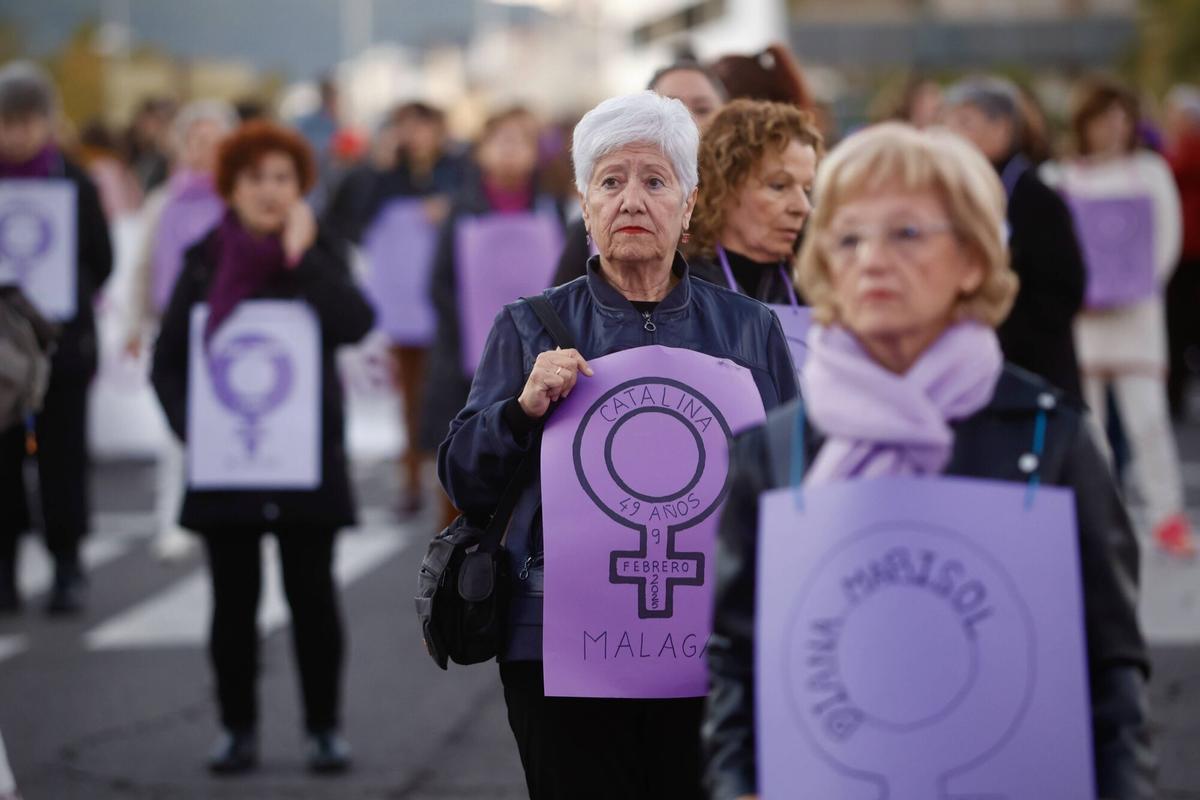 25N Concentración de la Plataforma Cordobesa contra la Violencia a las Mujeres. Plaza de las Tres Culturas