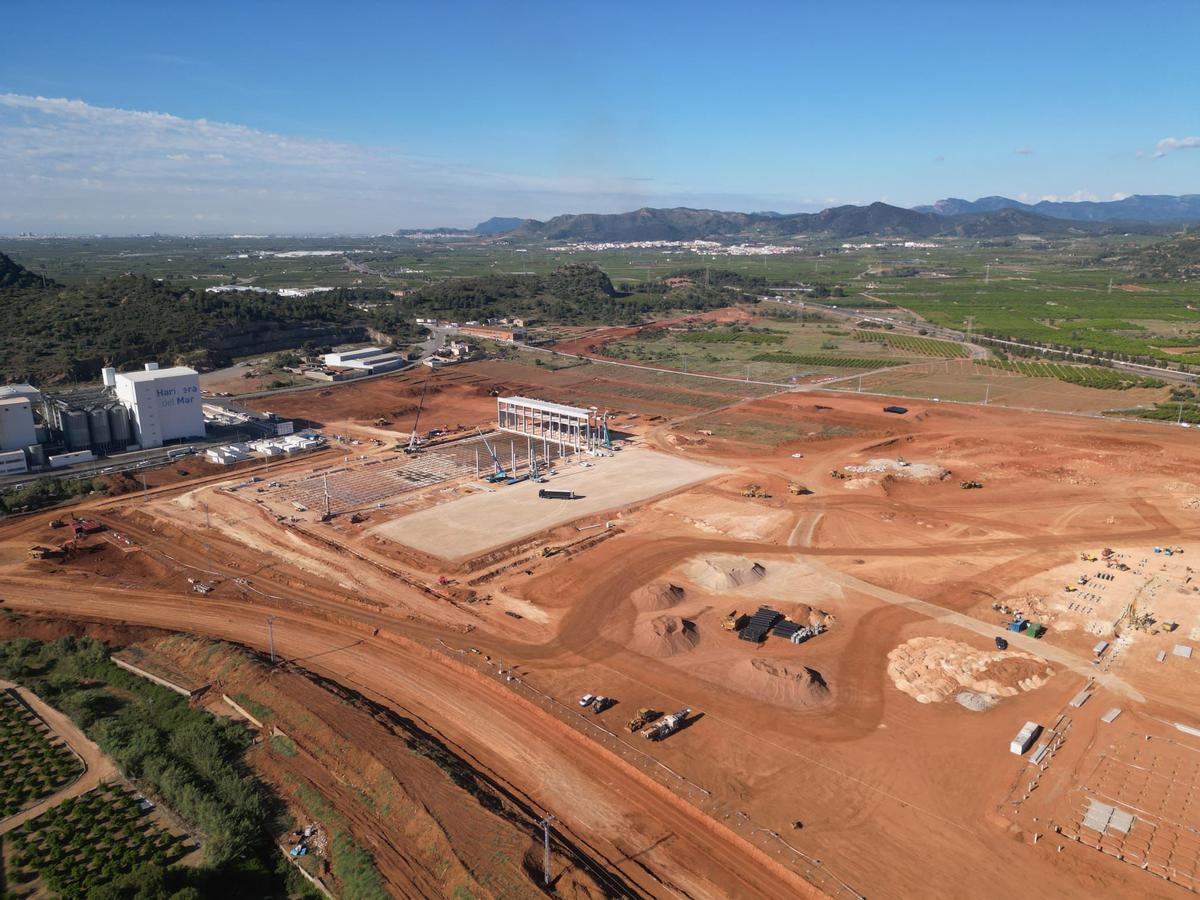 Así se ven desde el aire los nuevos accesos y el futuro centro logístico de JYSK en Almenara