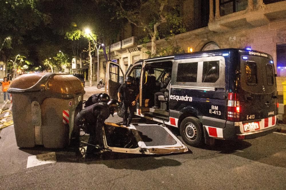 Carregues dels Mossos en el primer aniversari 1-O