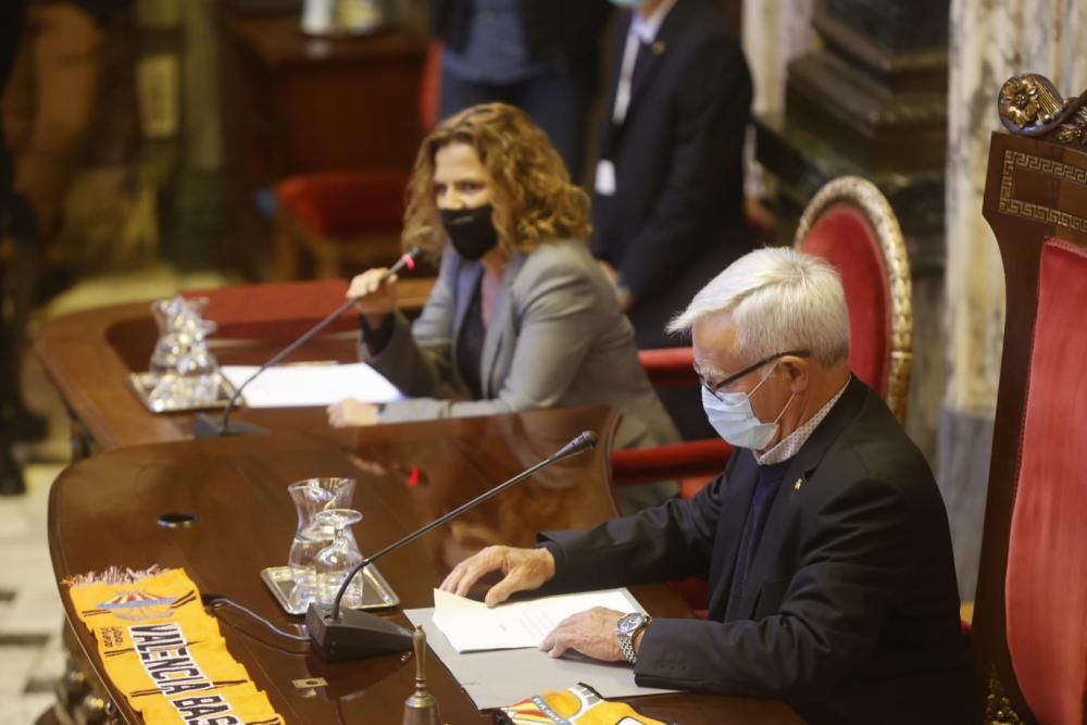 La visita del Valencia Basket a las instituciones