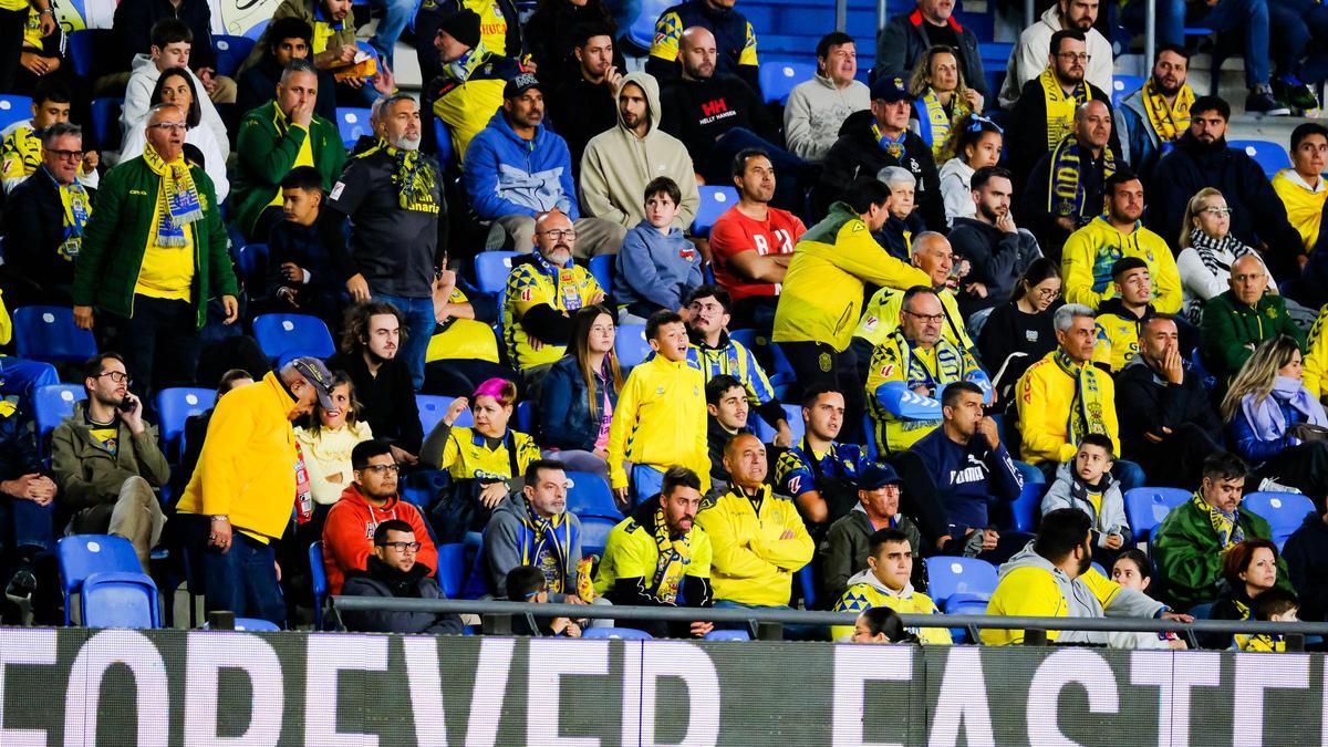 Aficionados de la UD Las Palmas en el último encuentro liguero frente al Alavés