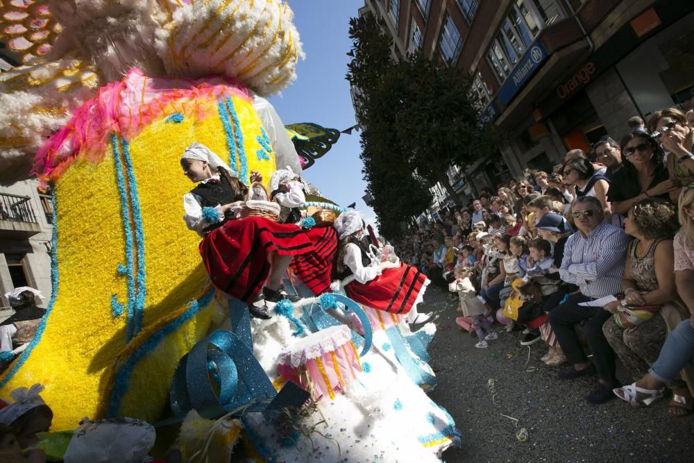 Oviedo celebra el desfile del Día de América en Asturias