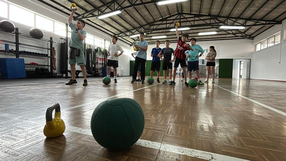 EN IMÁGENES: El alumnado de TSEAS del Instituto Corvera moviliza a 200 estudiantes por el Día del Deporte EN IMÁGENES: El alumnado de TSEAS del Instituto Corvera moviliza a 200 estudiantes por el Día del Deporte