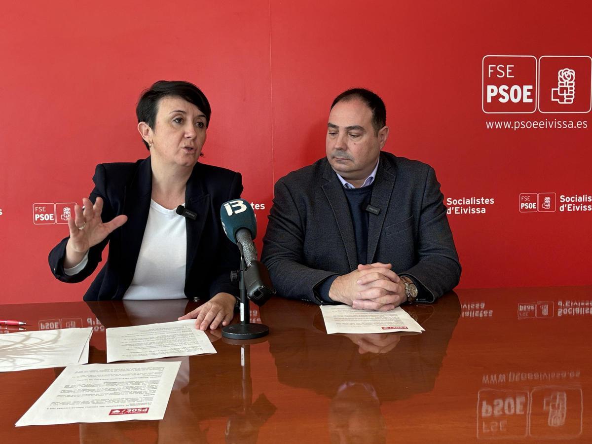 Elena López Bonet y Vicent Torres en la rueda de prensa