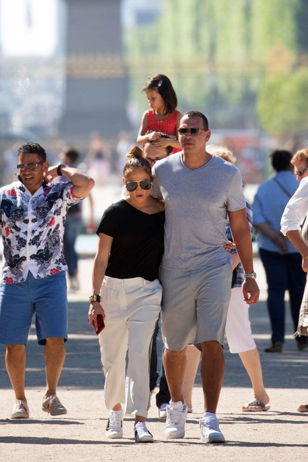 El romántico paseo de Jennifer Lopez y Alex Rodríguez por París
