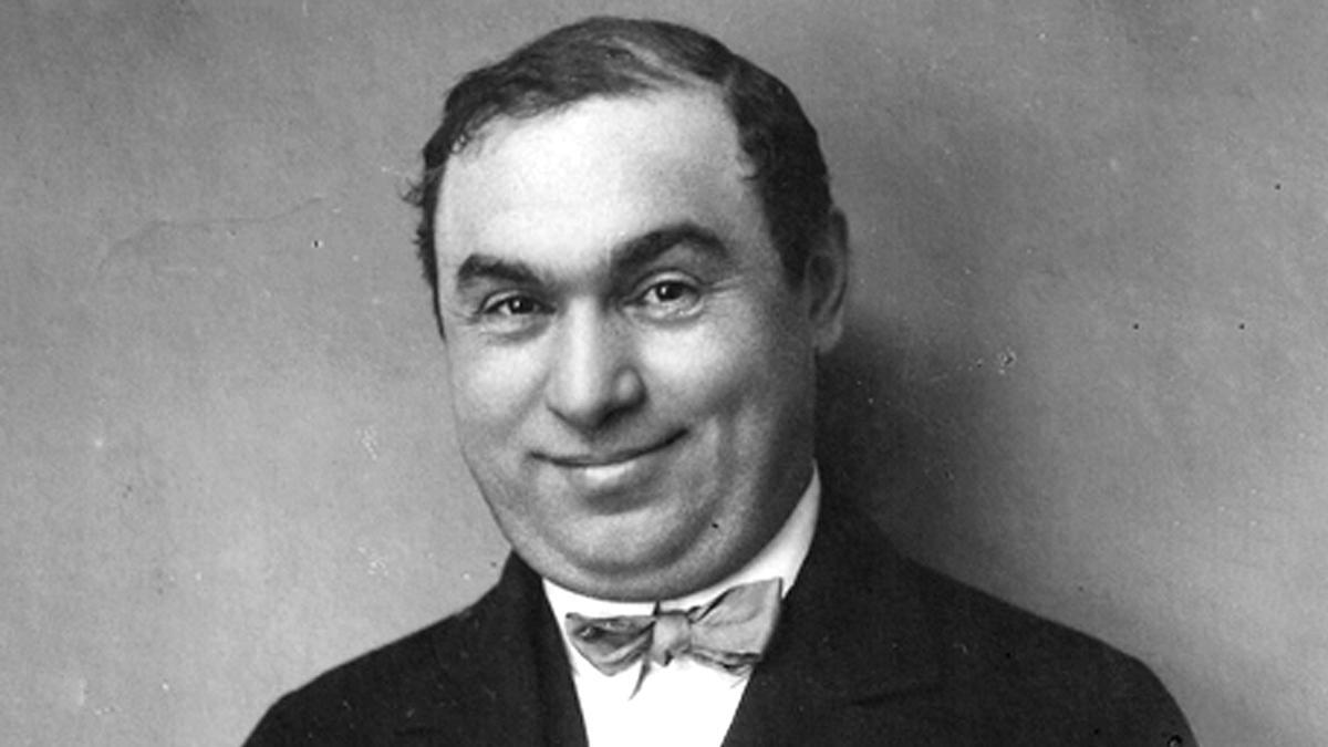 O autor, actor, director e empresario teatral armenio Nikita Balieff (1873-1936) por volta de 1909.