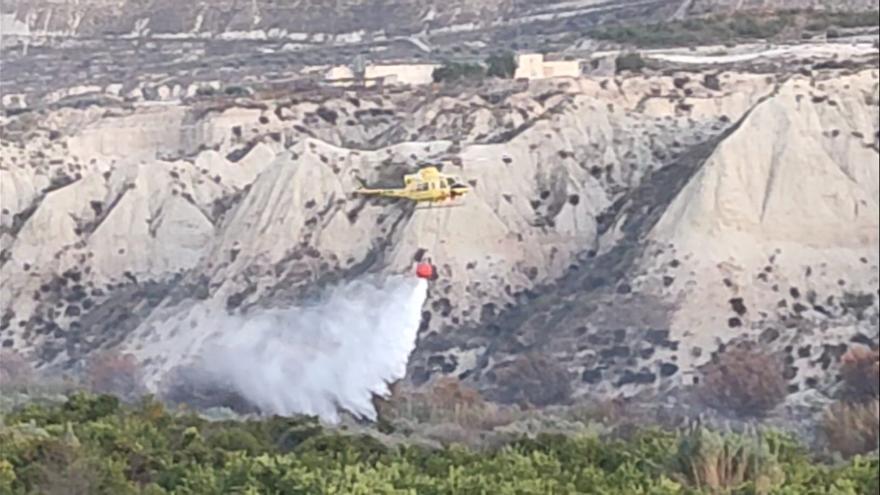 Amplio despliegue para frenar un incendio declarado en el Barranco del Diablo