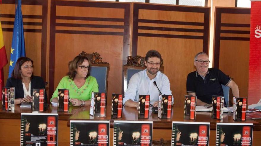 Mónica Fernández, Elena Jamart, Enrique Fernández y Manuel Suárez, en la presentación.