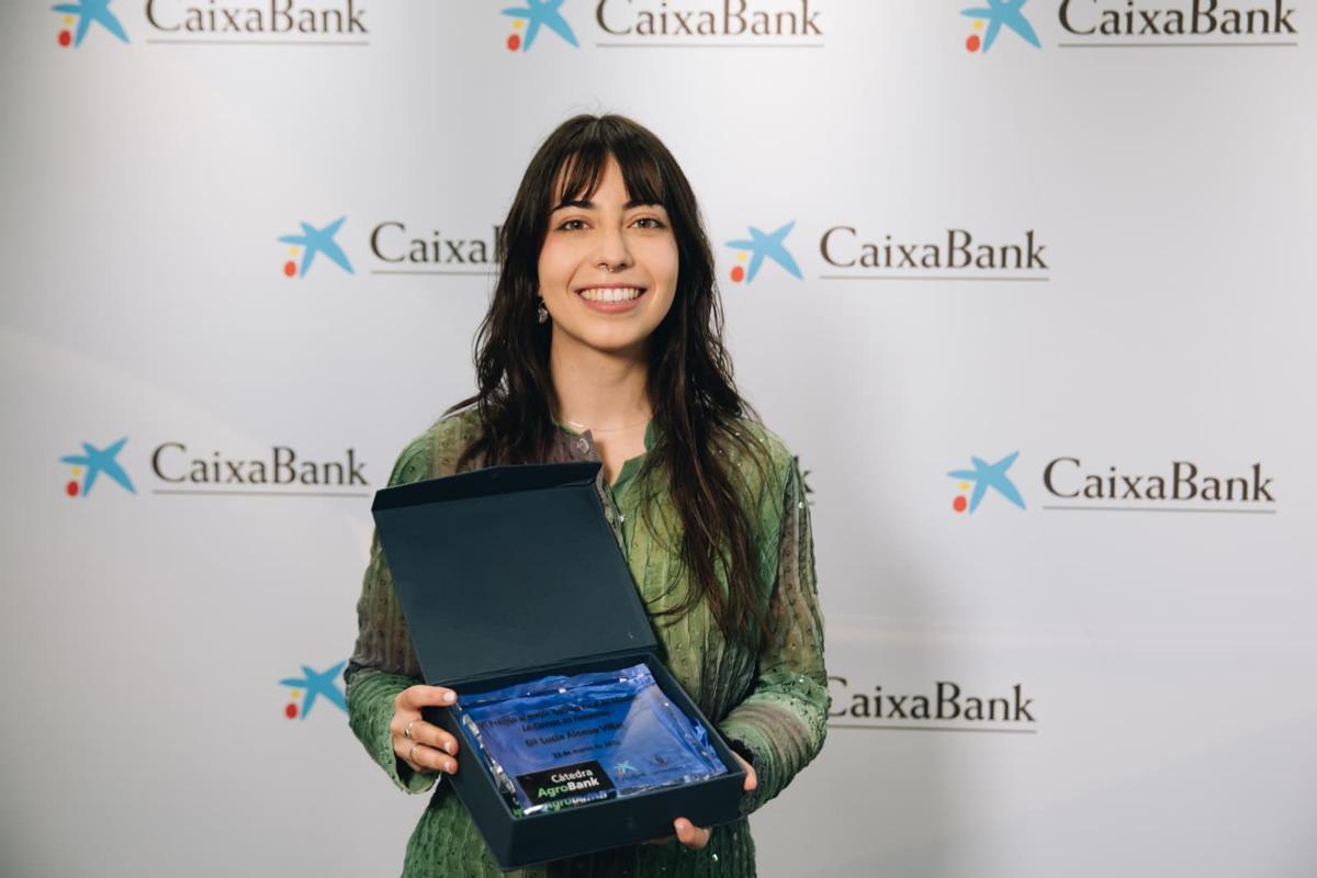Lucía Alonso, tras recibir su premio.