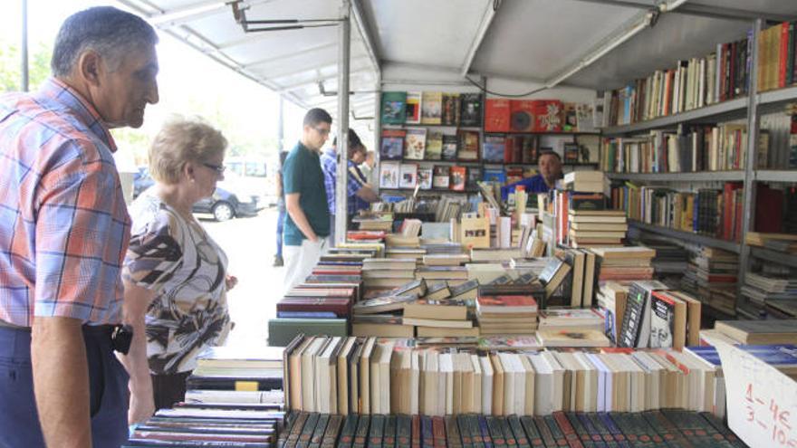 La Feria del Libro Antiguo  y de Ocasión, abierta hasta el día 22 en La Marina