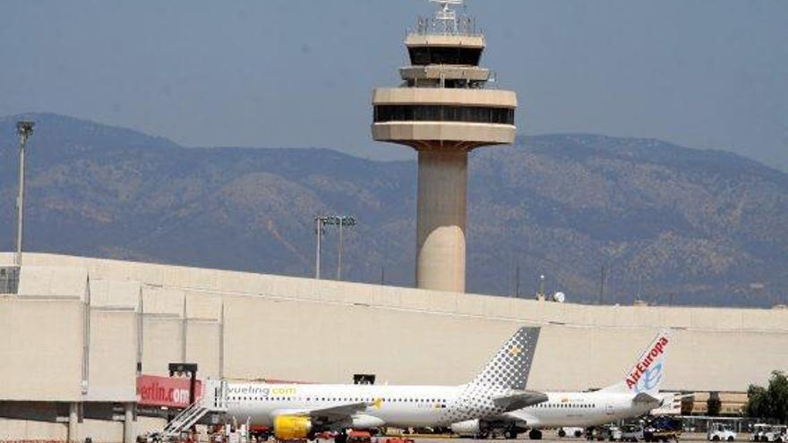 Der Tower am Flughafen von Palma bleibt im Juni stundenweise unbesetzt.