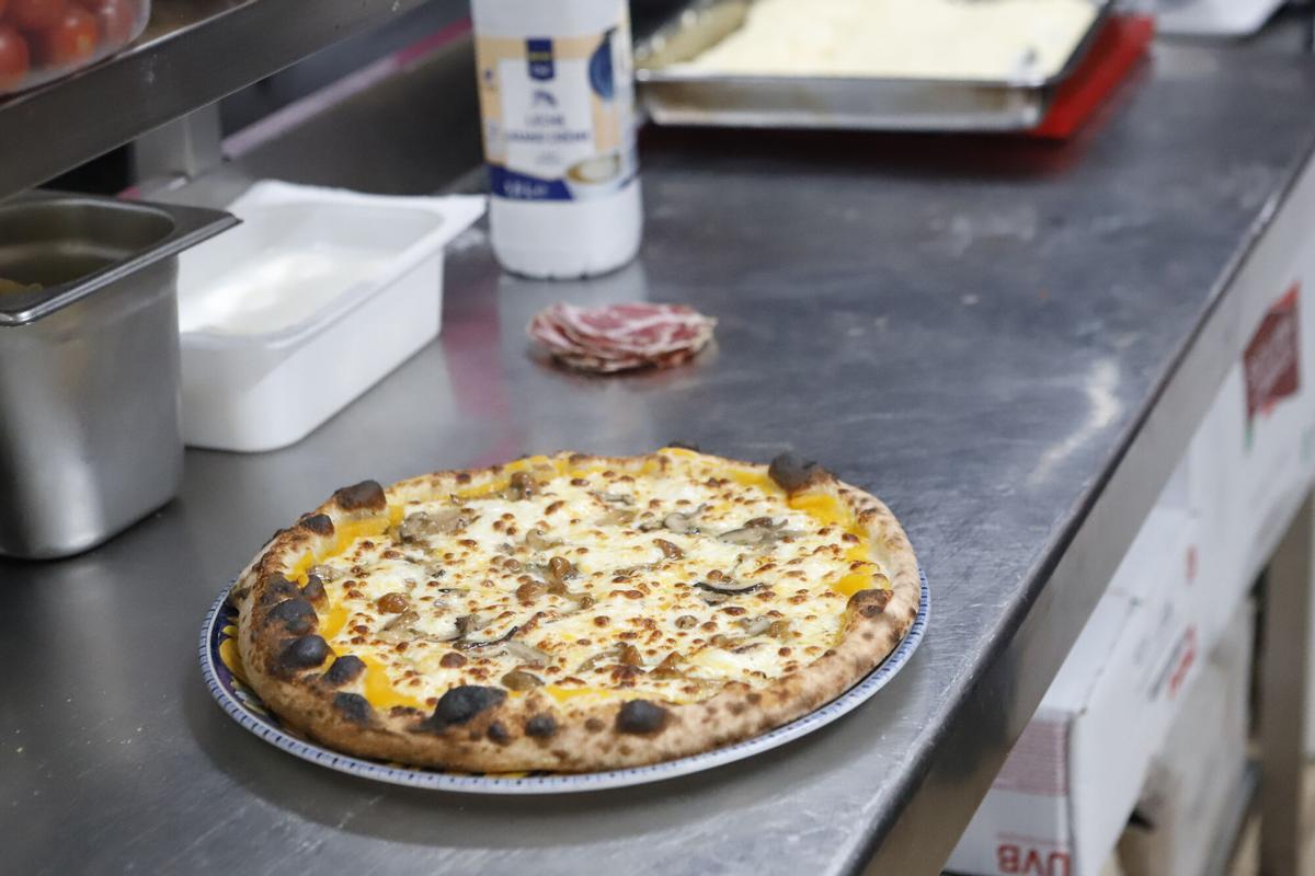 En imágenes | La Sicilia Bella, el restaurante de Zaragoza que conquista con sus pizzas estrella y desayunos italianos