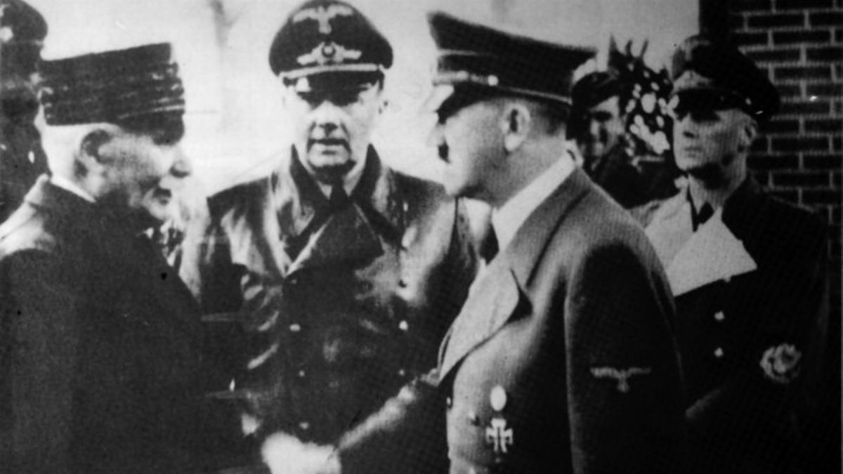 Hitler saluda al mariscal Pétain, en una fotografía tomada en 1940.