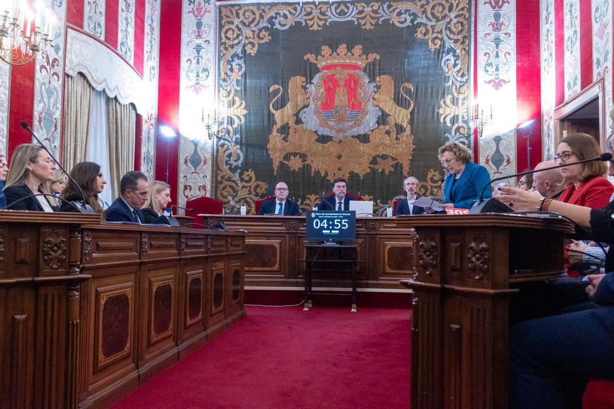 Tensión en el Pleno del Ayuntamiento de Alicante por la polémica de las viviendas protegidas