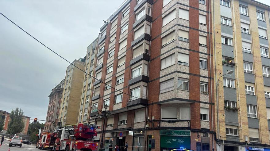 Un incendio en una cocina moviliza a los bomberos en Oviedo