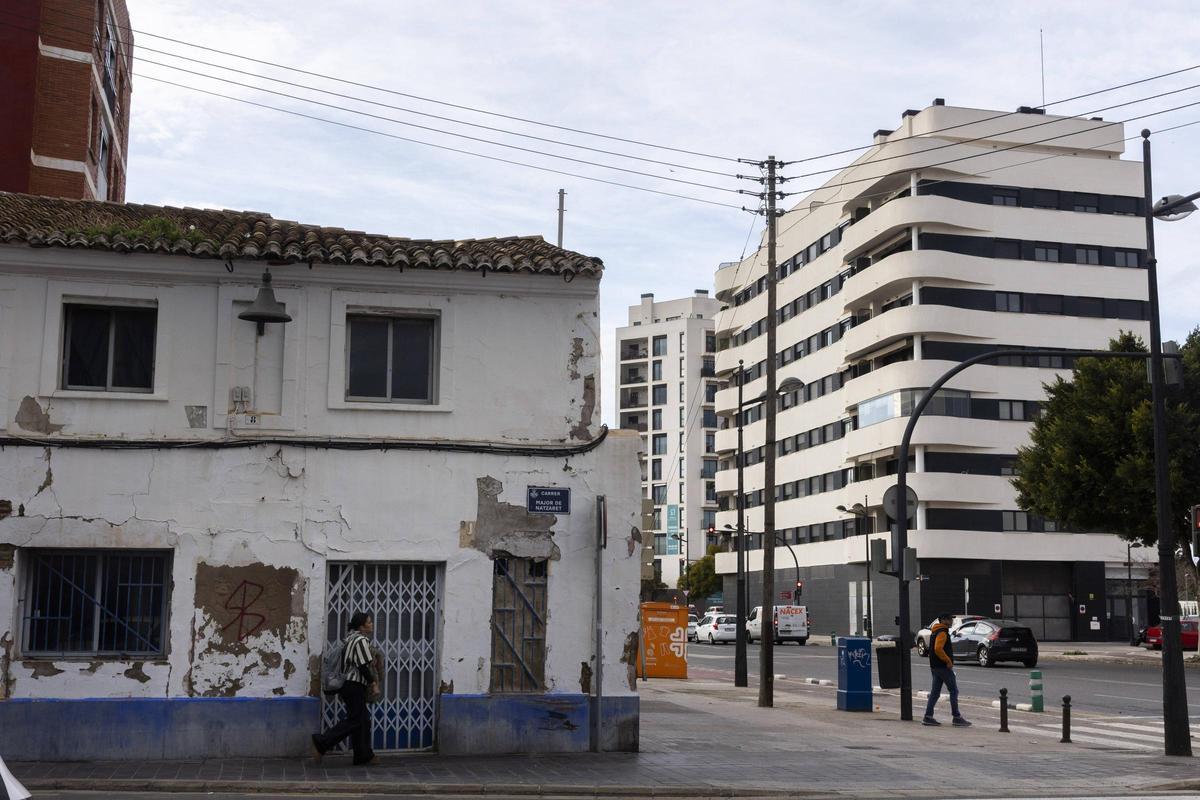 Las torres de nueva construcción escoltan a la parte más castiza de Natzaret