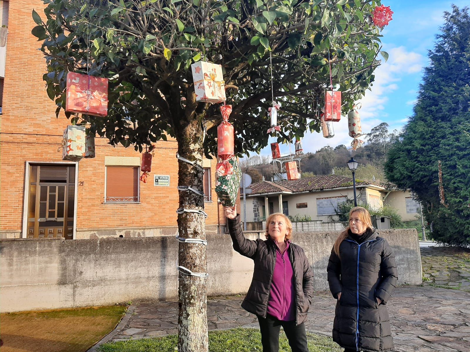 Pumarabule se engalana para Navidad: así han decorado los vecinos el poblado minero de Carbayín