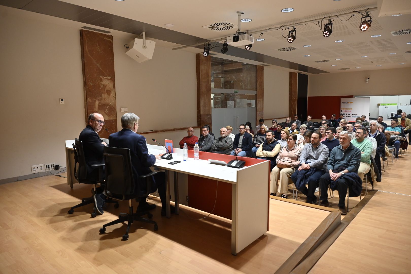 Ximo Puig presenta su nuevo libro en Castelló