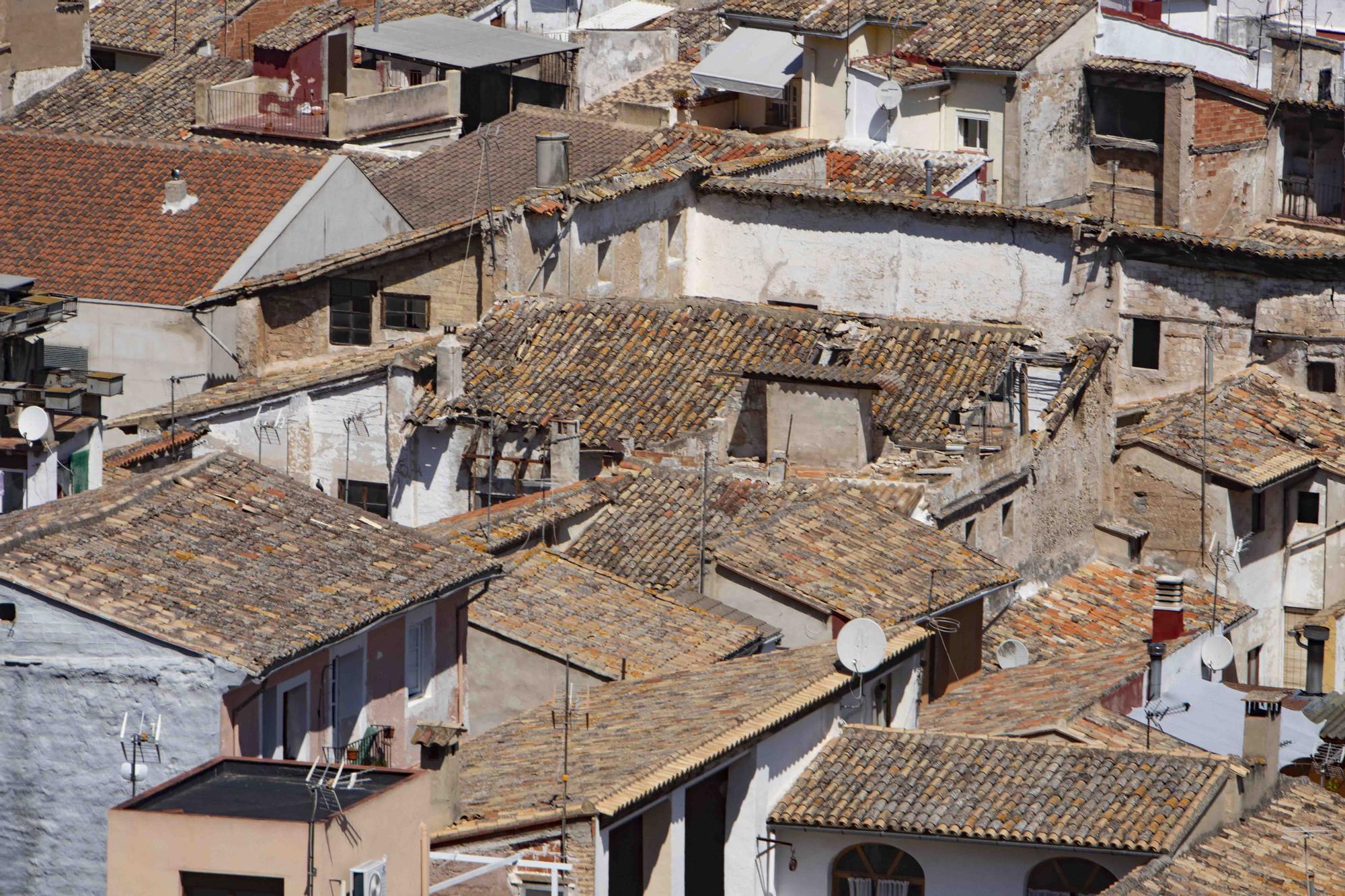 Sobrevuelan con un dron el casco antiguo de Xàtiva para identificar inmuebles en mal estado