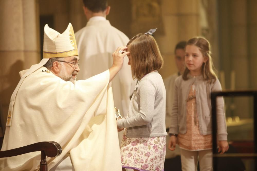 Misa del Día de Todos los Santos oficiada por el arzobispo de Oviedo