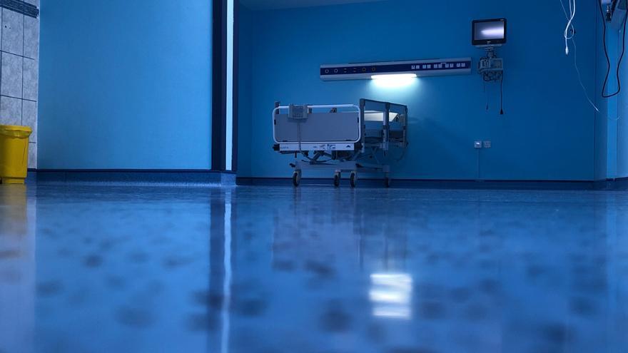 Dos años en un pasillo: el drama de una anciana que vive en un centro sanitario en Gran Canaria