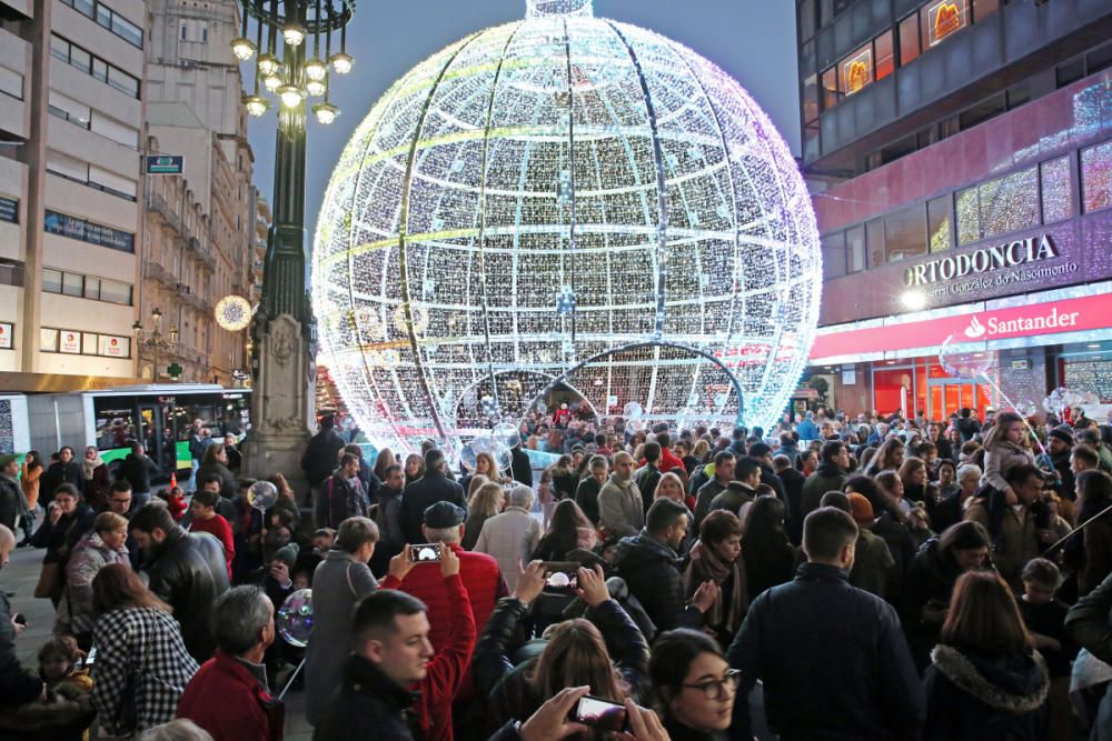 El centro de Vigo se llena para ver las luces