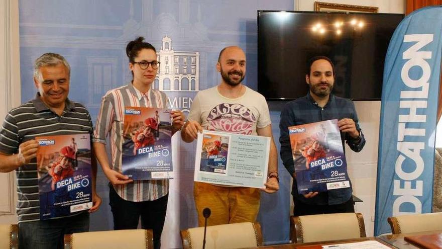 Decathlon presenta una nueva edición del Decabike en el Ayuntamiento de Zamora.