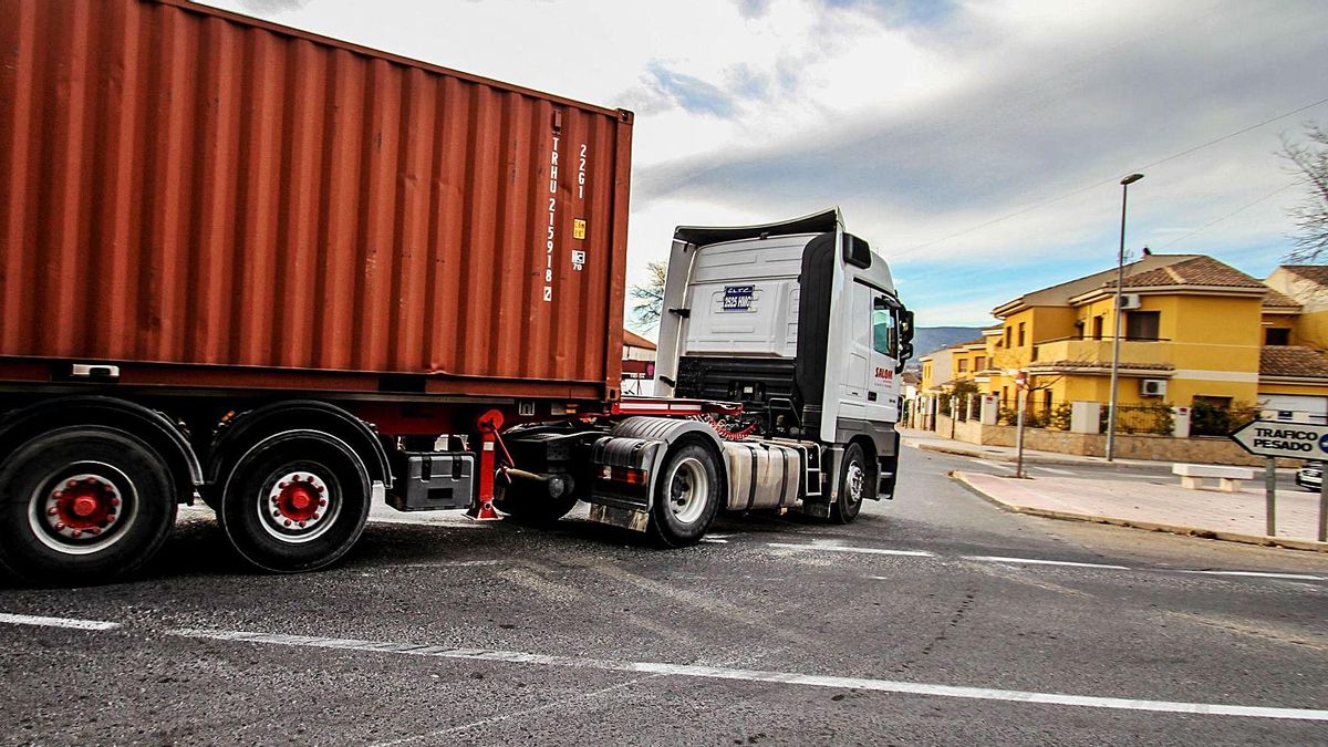 The Pinoso City Council has been claiming the Southwest Round for years to avoid the passage of trucks through the urban area. | ÁXEL ÁLVAREZ The Pinoso City Council has been claiming the Southwest Round for years to avoid the passage of trucks through the urban area. | ÁXEL ÁLVAREZ