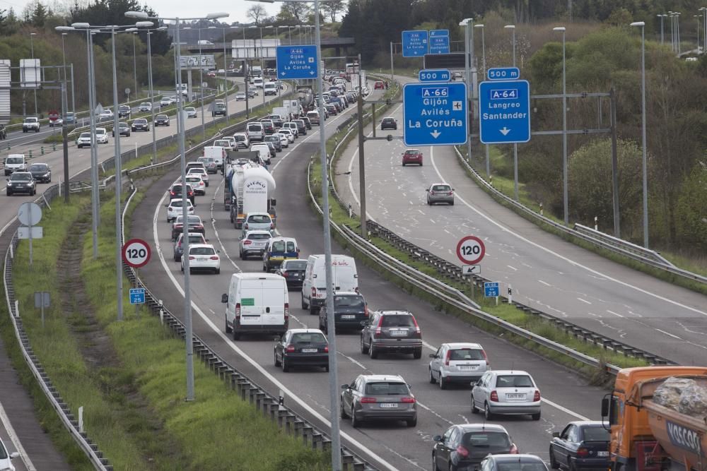 Retenciones kilométricas por las obras en un carril de la "Y"