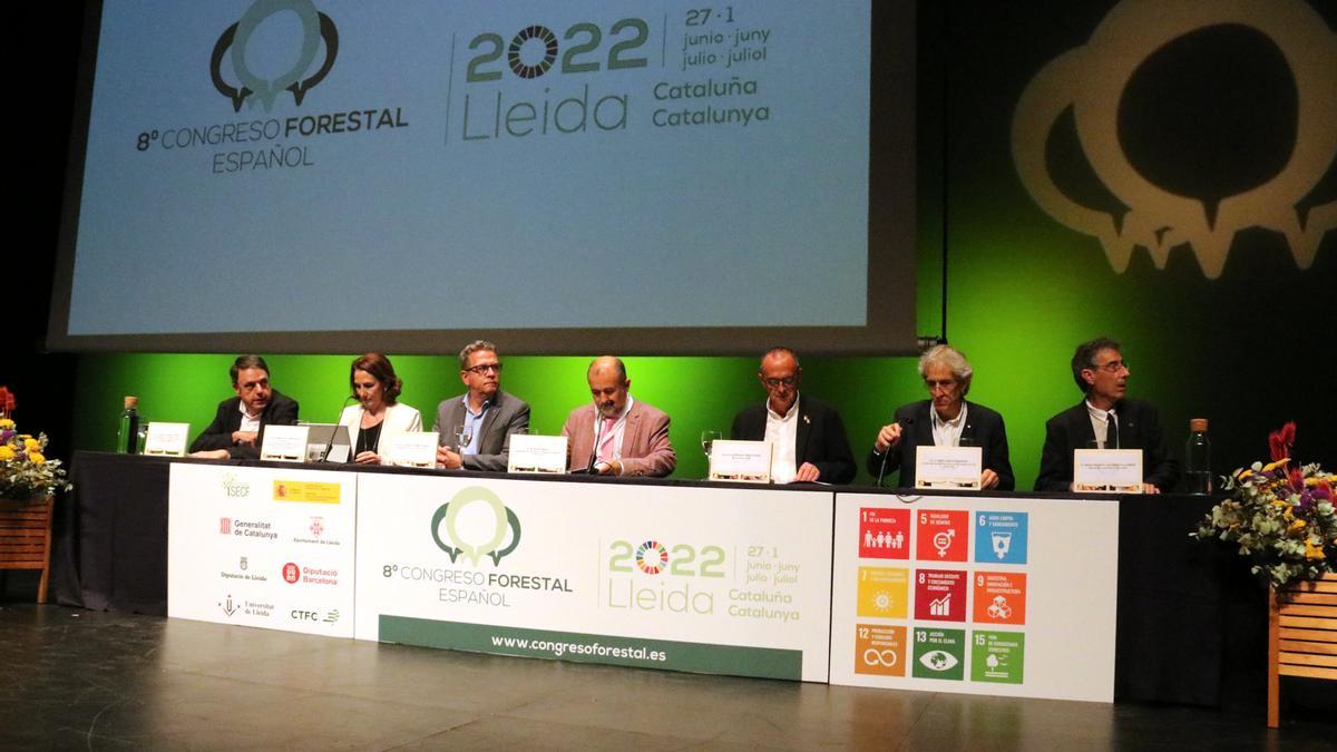 La president de la Societat Espanyola de Ciències Forestals (SECF), Felipe Bravo, acompanyat de diferents autoritats, en la inauguració del 8è Congrés Forestal Espanyol a la Llotja de Lleida  Salvador Miret