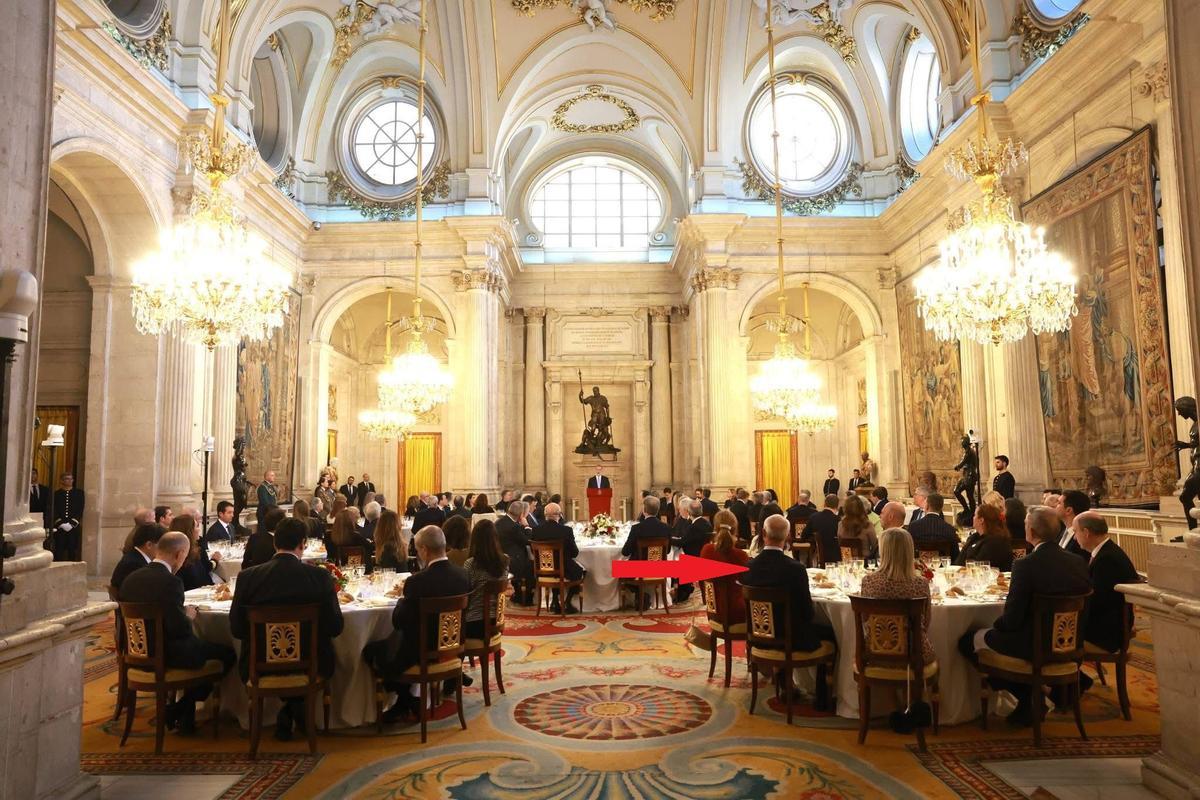 Bruno Díaz, señalado con un flecha, durante el discurso del Rey Felipe.