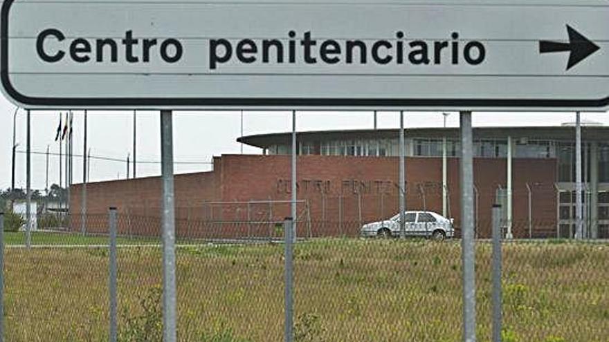 Cartel de entrada al centro penitenciario de Teixeiro.