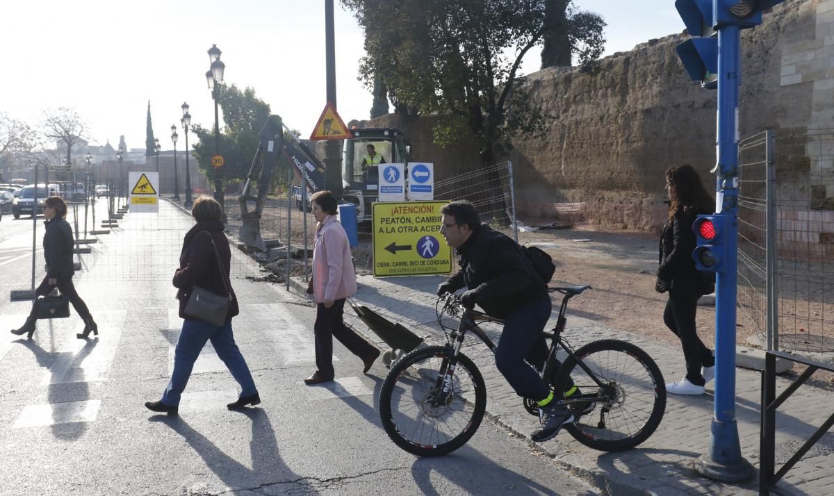 El acceso desde Ollerías a Ronda del Marrubial, cortado a la circulación por obras