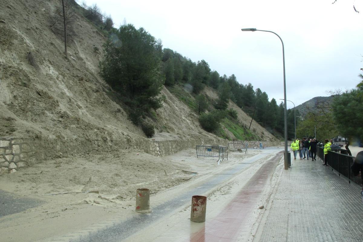 Carretera de Jauja a Badolatosa afectada por los temporales.