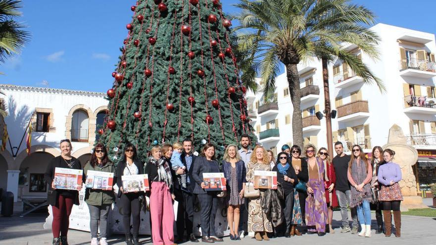 Entrega de premios, ayer, en la plaza del Ayuntamiento de Santa Eulària. | ASE