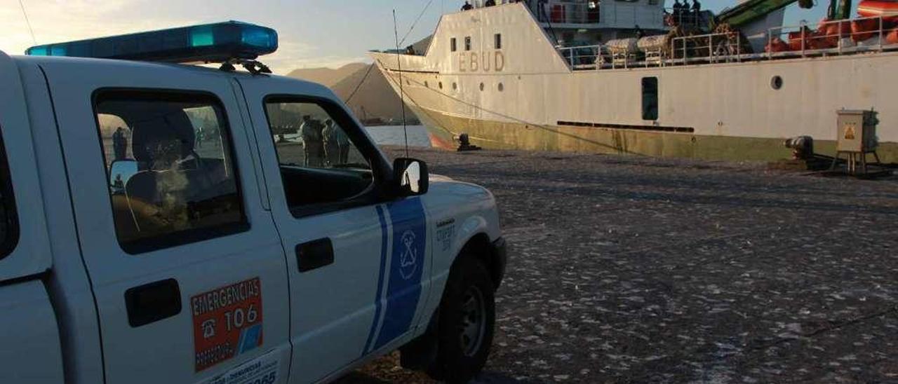 El &quot;Playa Pesmar Uno&quot;, en el muelle de Comodoro Rivadavia. // FDV