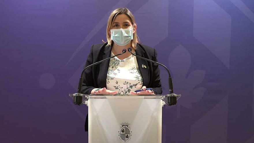 L&#039;alcaldessa Agnès Lladó fent el comunicat.